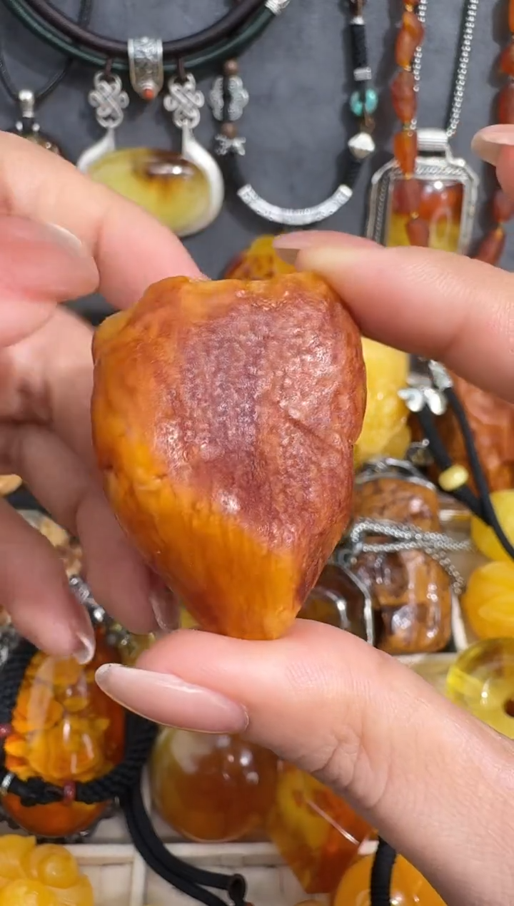 裸石琥珀未镶嵌遇**莉琥珀