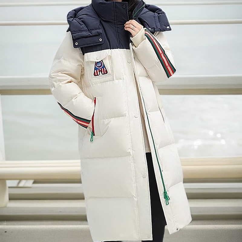 YAYA鸭鸭品牌女士拼接撞色羽绒服24冬季新款长款过膝连帽保暖外套