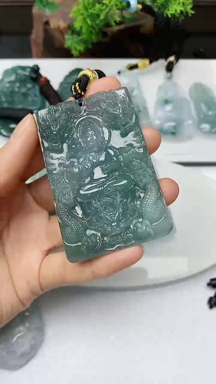 【闪购商品】翡翠颈饰未镶嵌        