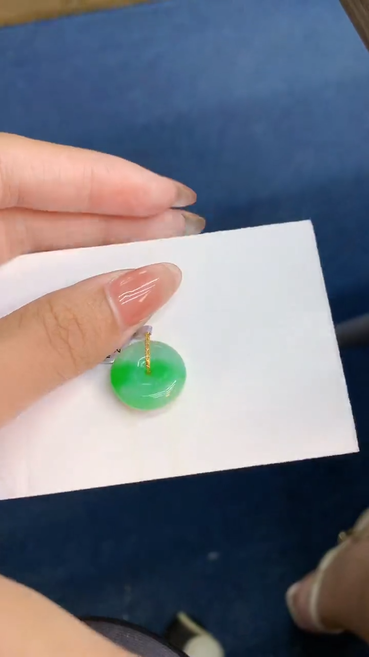 翡翠18K金镶嵌颈饰           1