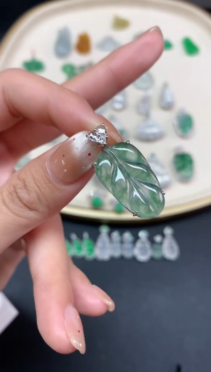 【闪购商品】翡翠吊坠(不含链)18K金镶嵌吊坠A401|3980