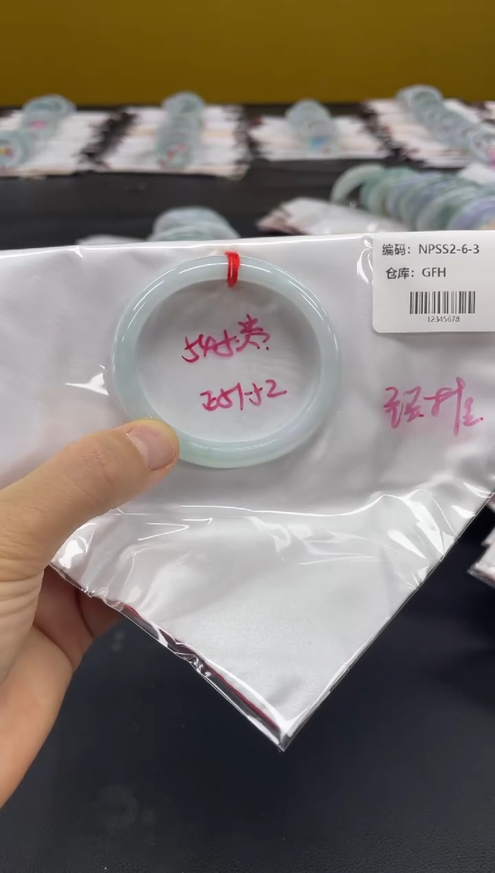 未镶嵌手镯翡翠翡翠手镯