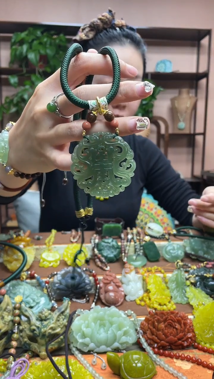 未镶嵌岫玉吊坠多样性发货发其中之一