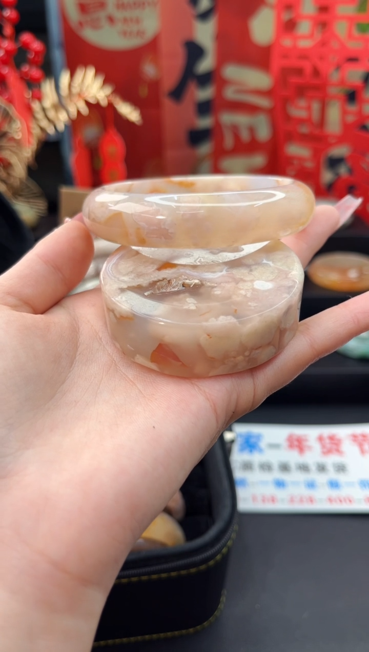 【闪购商品】石英质玉手镯未镶嵌赠送镯心（62圈口）