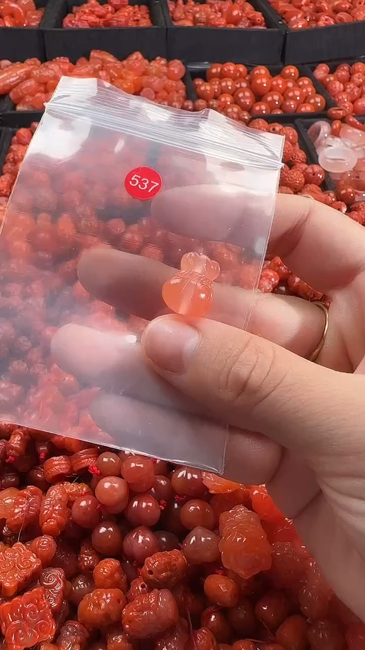 颈饰未镶嵌南红玛瑙1