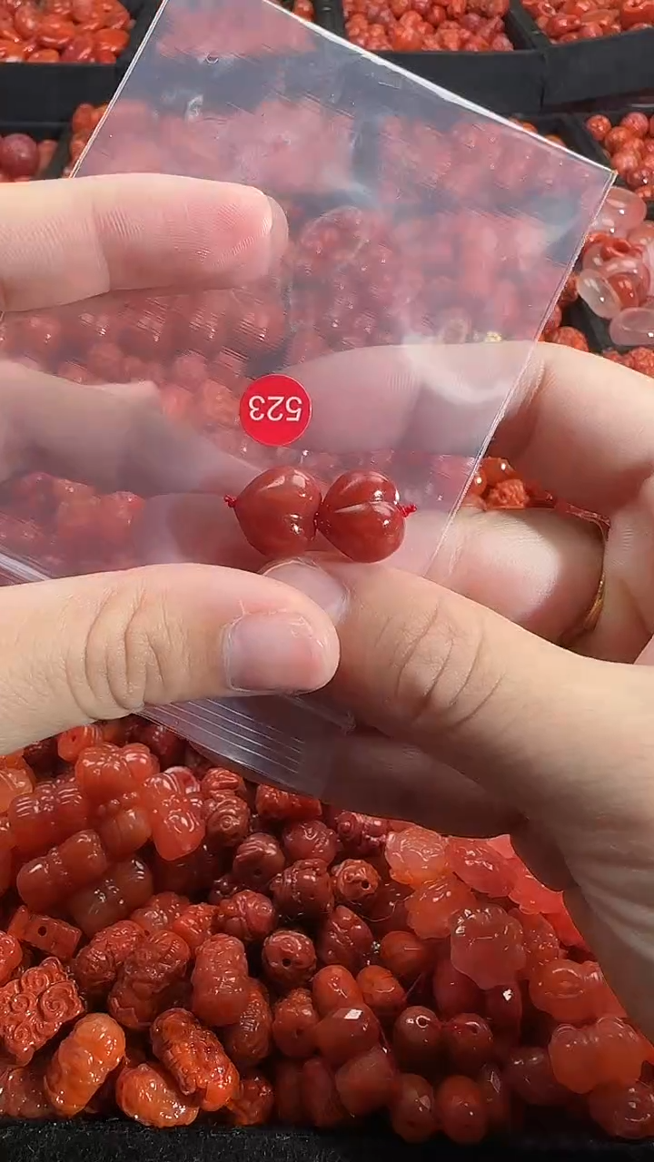 颈饰未镶嵌南红玛瑙1