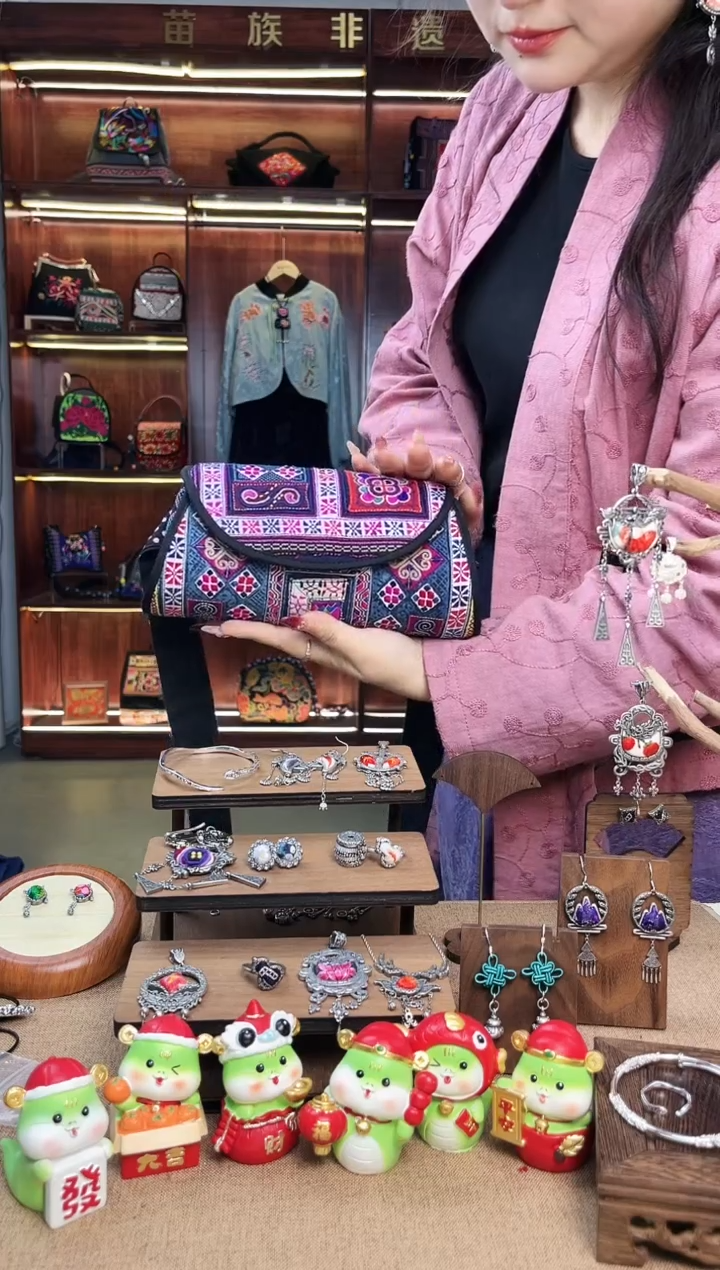 【闪购商品】织绣A20黔东南苗族刺绣