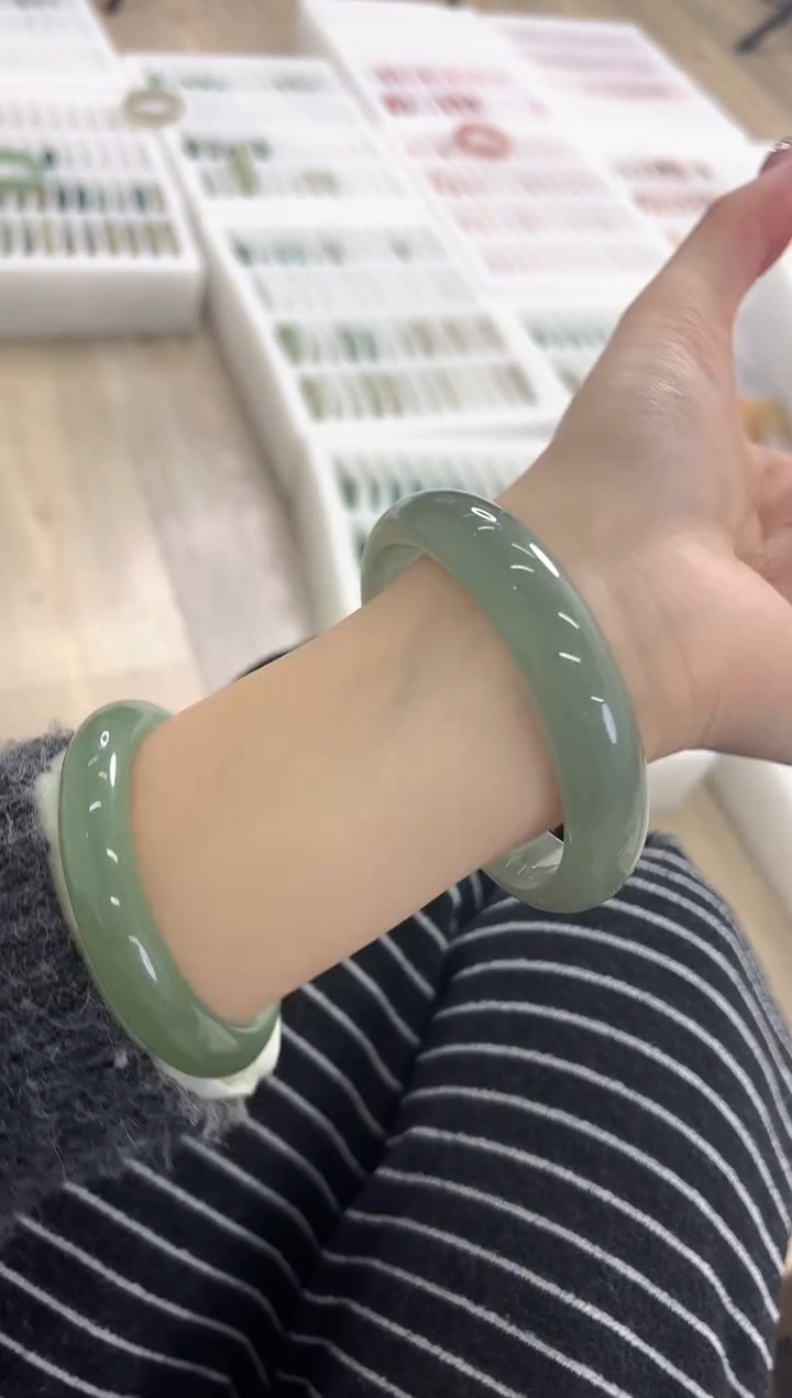 未镶嵌手镯石英质玉258-62D