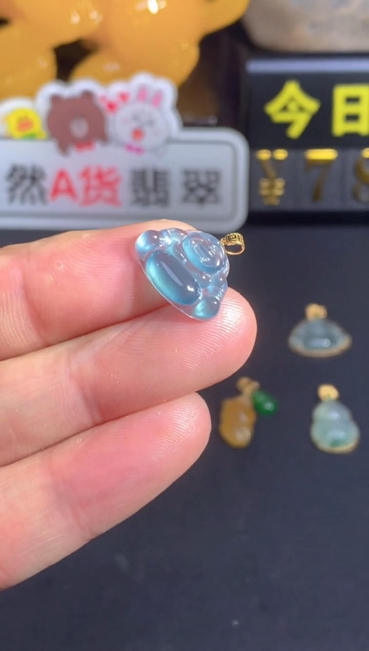 颈饰18K金镶嵌翡翠   