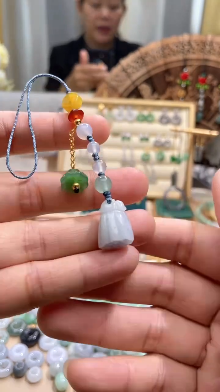 【闪购商品】翡翠颈饰未镶嵌莲蓬手机挂