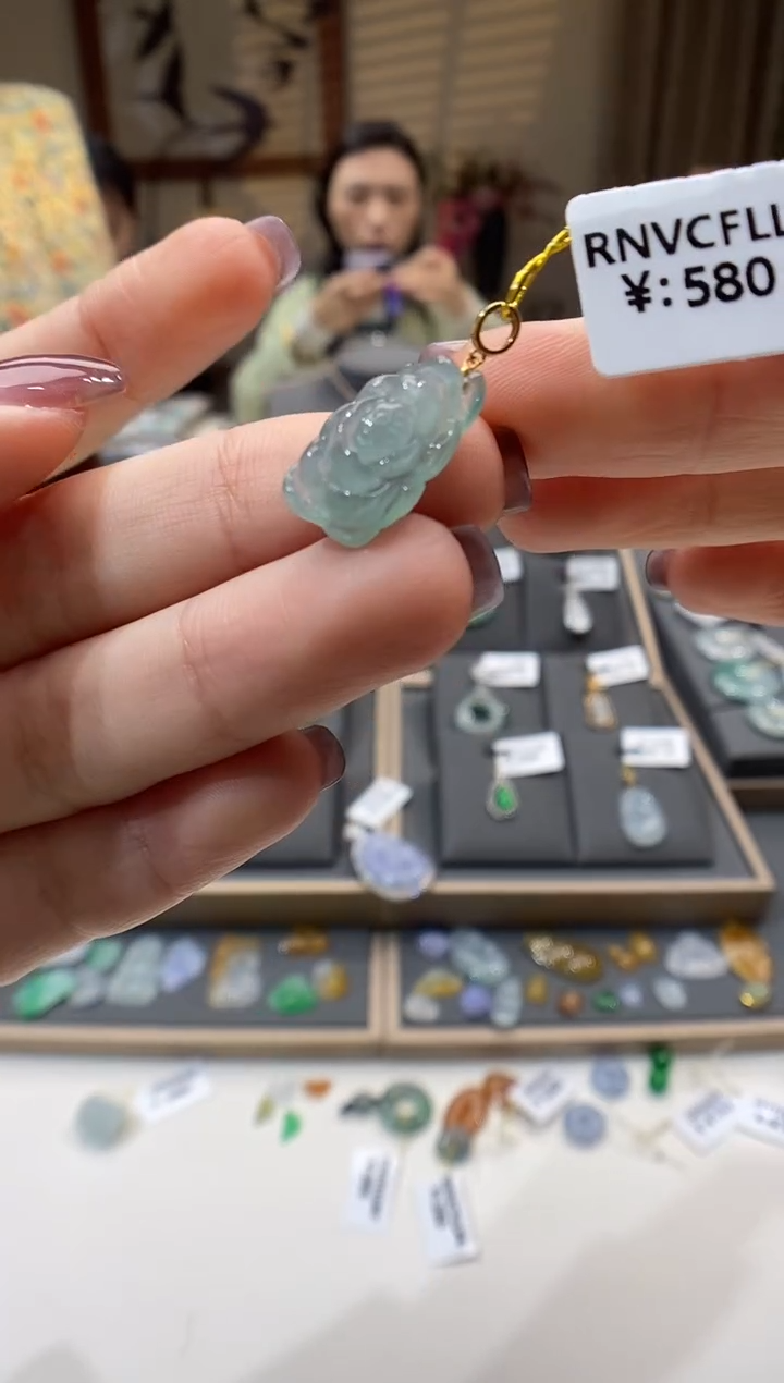 【闪购商品】翡翠颈饰18K金镶嵌莲花