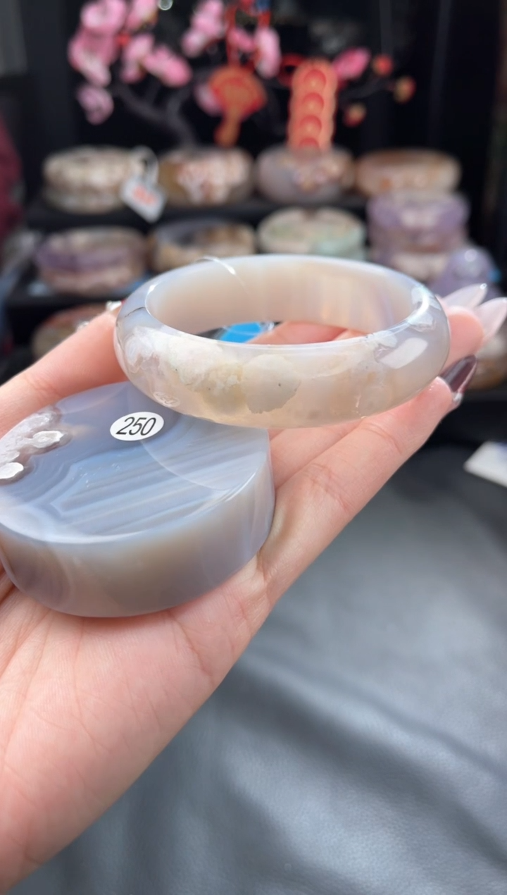 【闪购商品】石英质玉手镯未镶嵌55