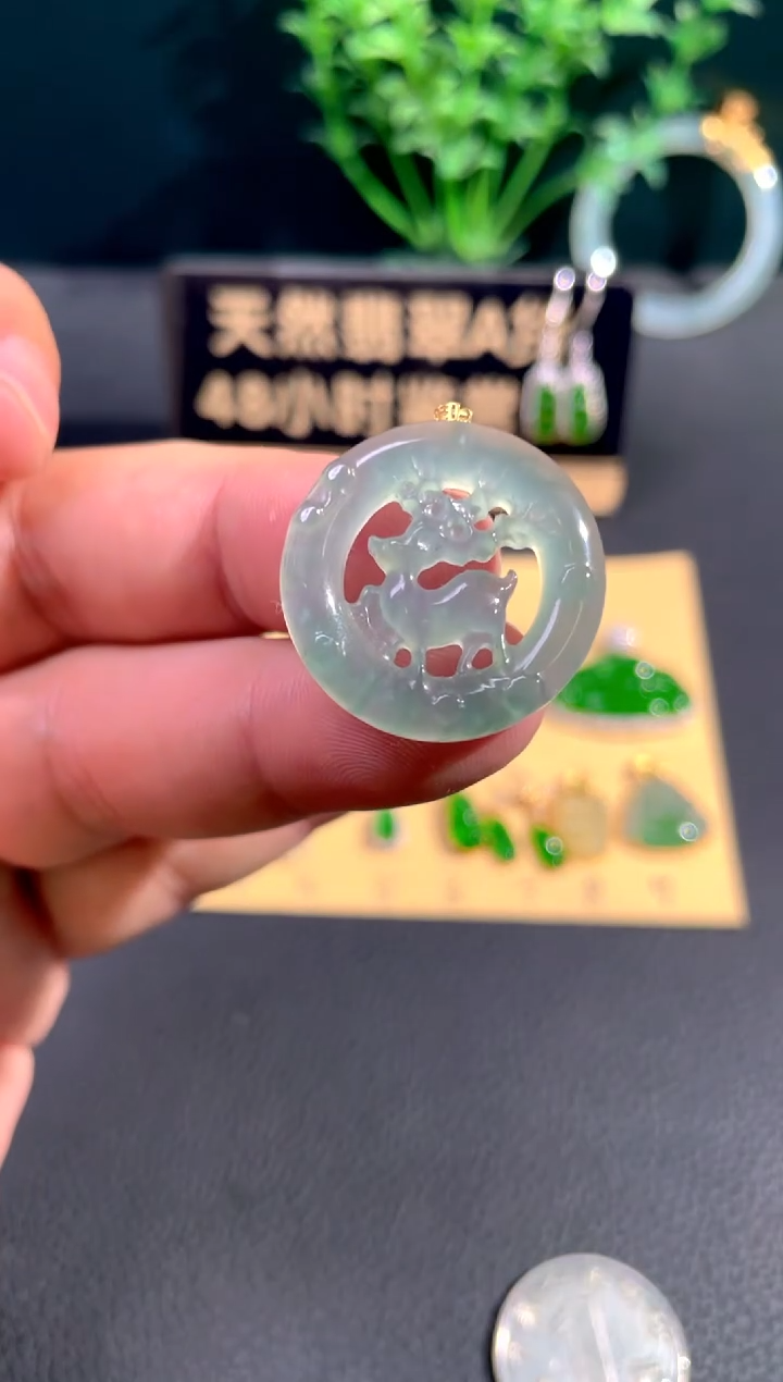 颈饰18K金镶嵌翡翠翡翠