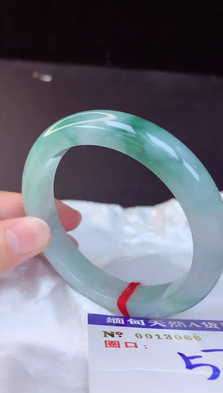 【闪购商品】翡翠手镯未镶嵌57+             