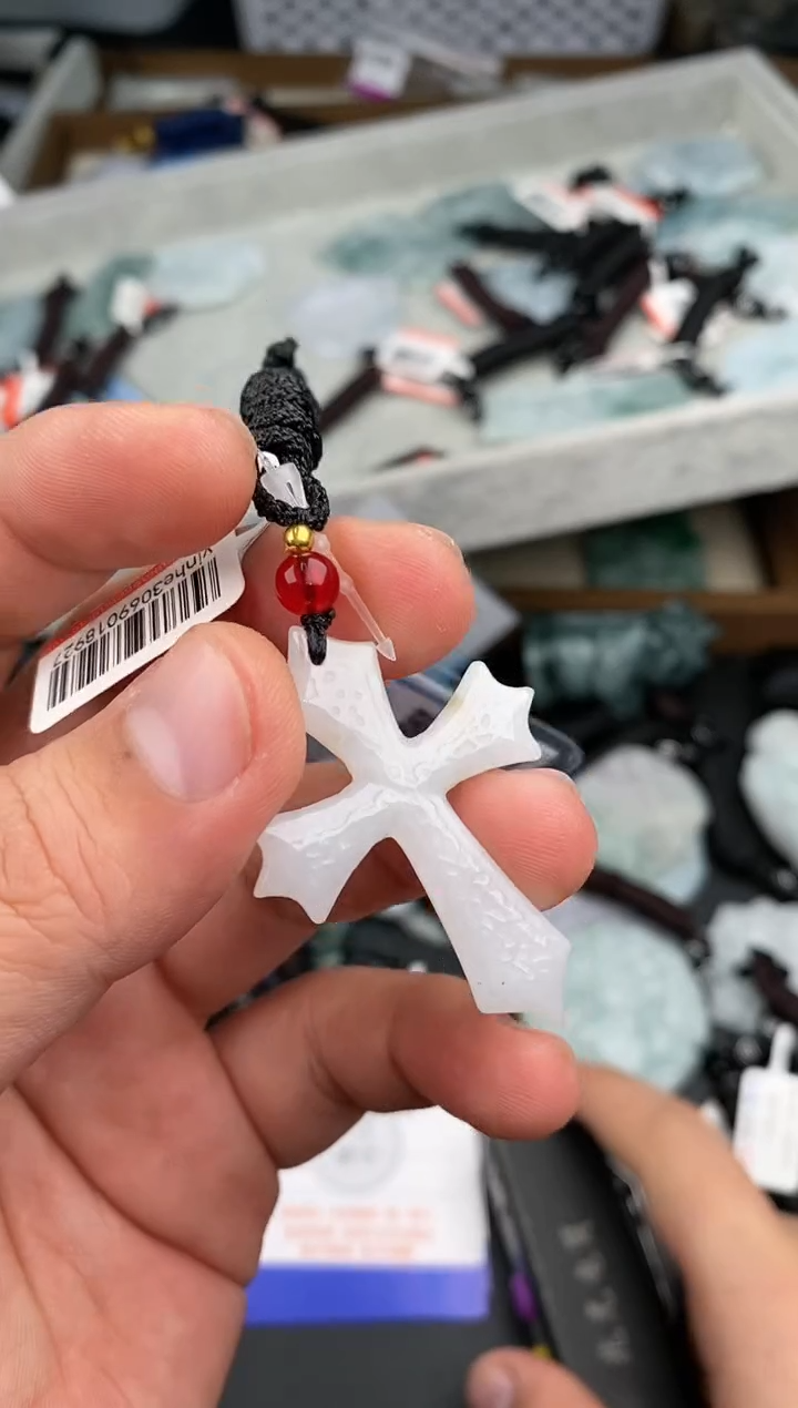 【闪购商品】翡翠颈饰未镶嵌  天然翡翠，一物一图