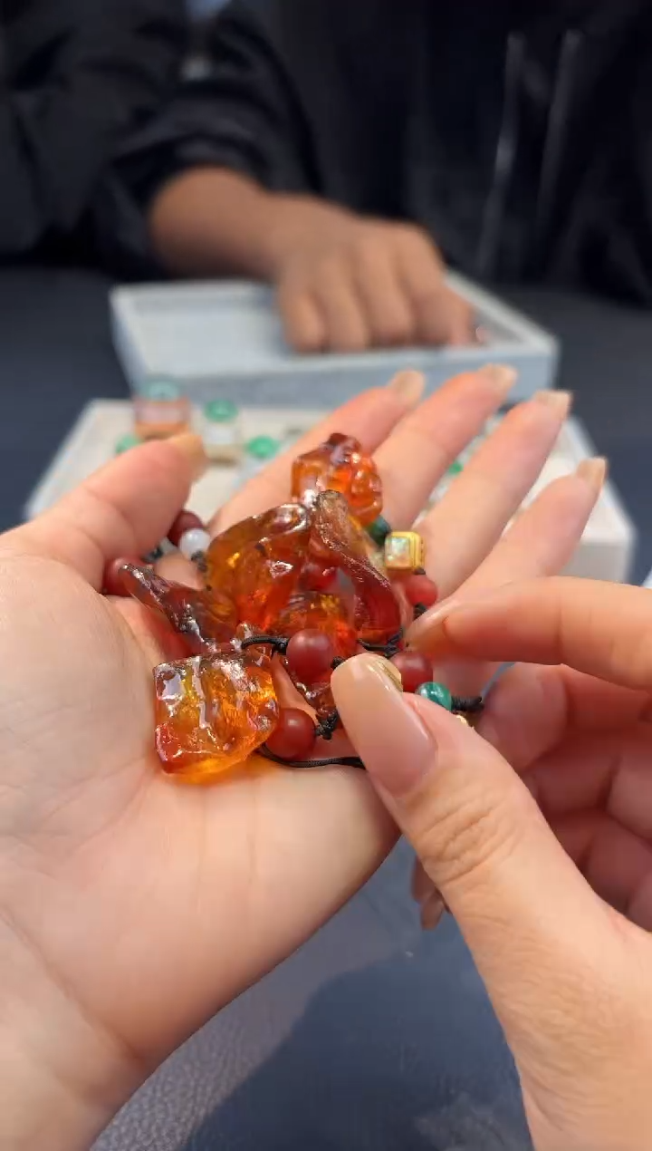 琥珀颈饰未镶嵌100719219随机发仅一件