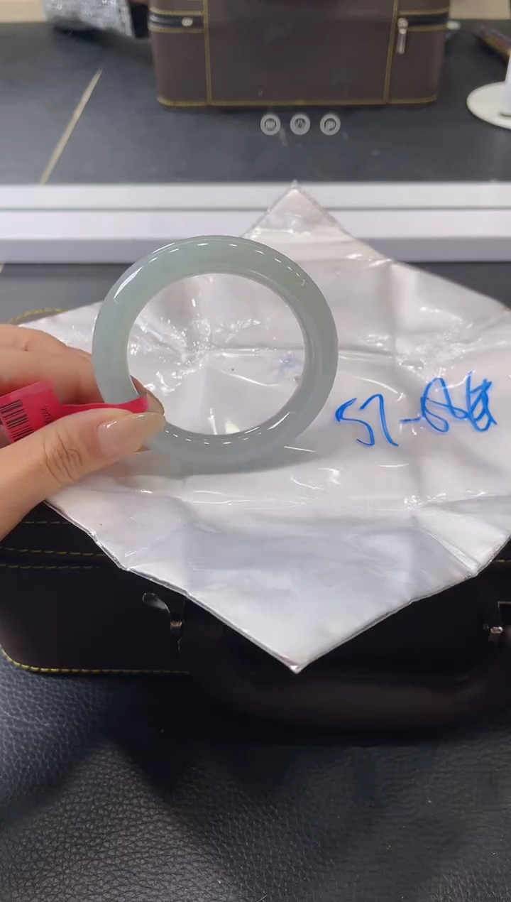【闪购商品】翡翠手镯未镶嵌手镯