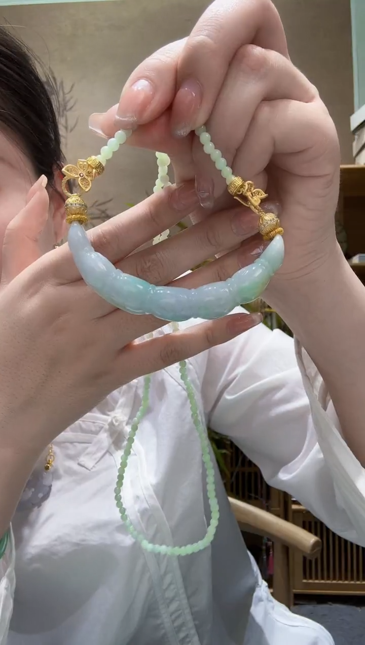 翡翠未镶嵌颈饰吊坠