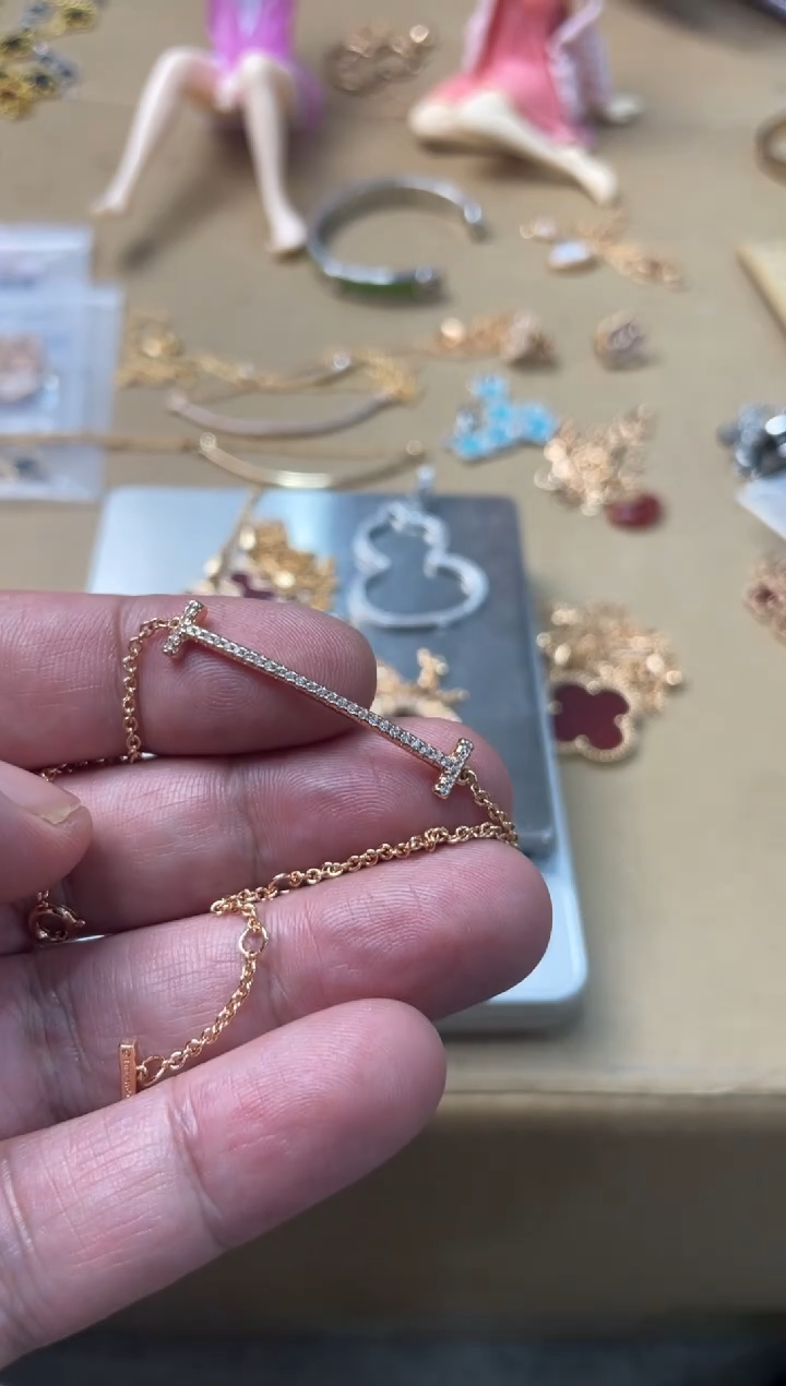 瓷片嘉荣当康大姐fu的总铺