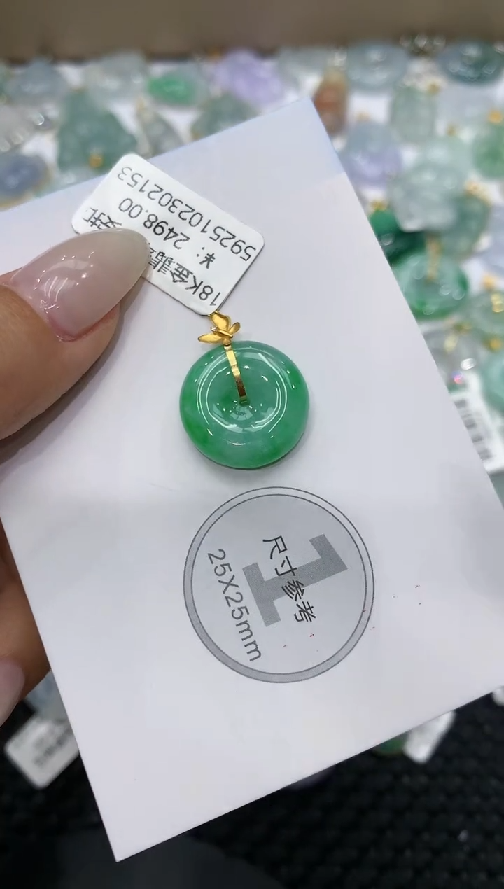 颈饰18K金镶嵌翡翠111111111111