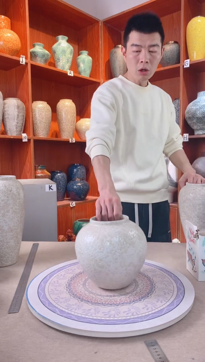 【闪购商品】瓶茶白 小号    陶瓷花瓶 无花