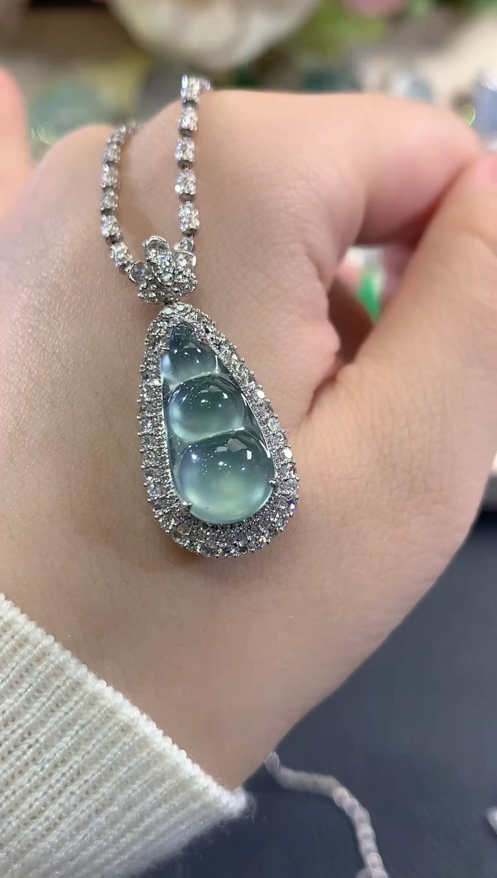 吊坠(不含链)18K金镶嵌翡翠b137       