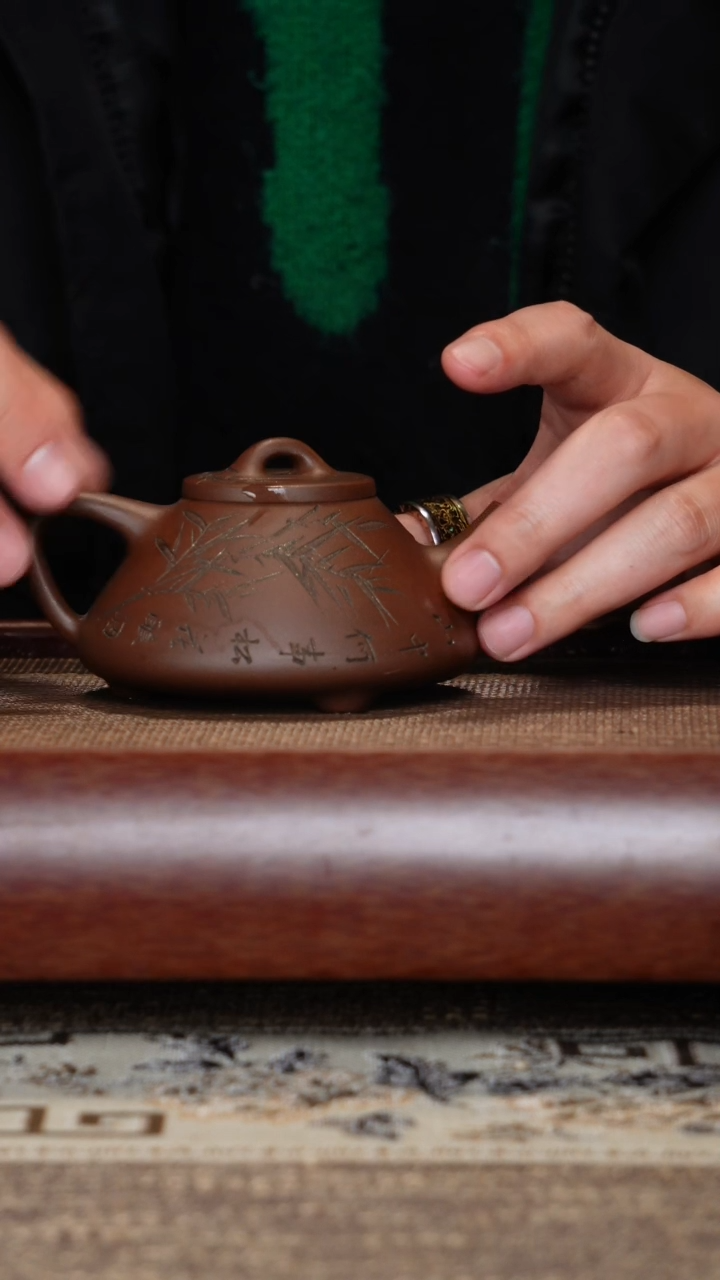 【闪购商品】紫砂茶壶微瑕子冶老紫泥刻绘半手工