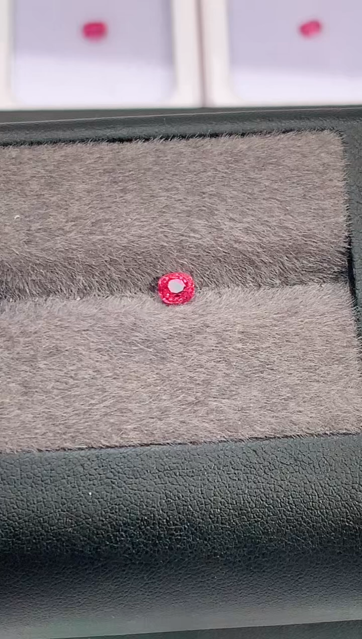 裸石尖晶石0.46-天然粉绝尖晶石