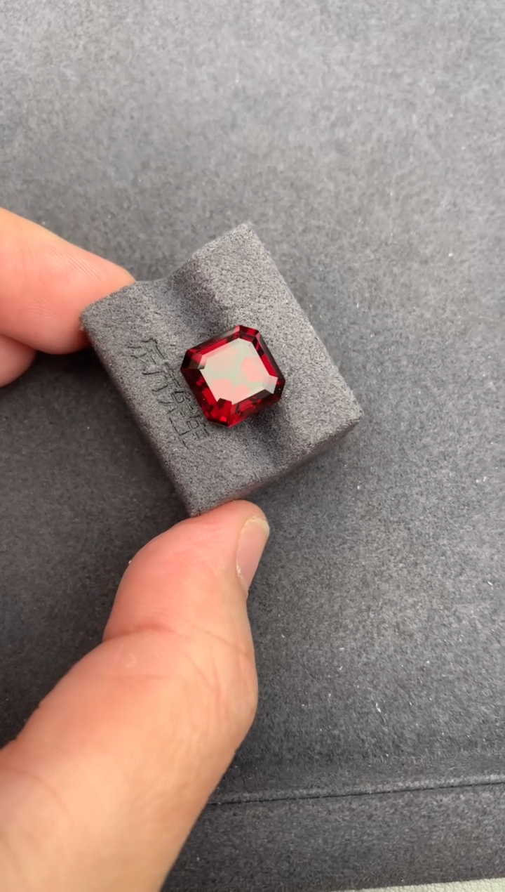 未镶嵌珠宝半成品石榴石7.4ct镁铝榴石  定制  BH
