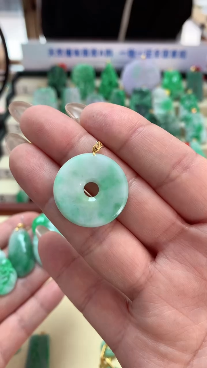 【闪购商品】翡翠吊坠(不含链)18K金镶嵌挂件