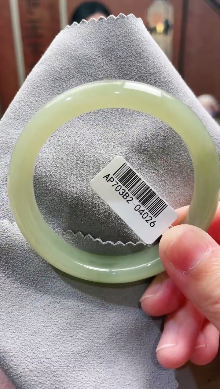 【闪购商品】和田玉手镯未镶嵌56