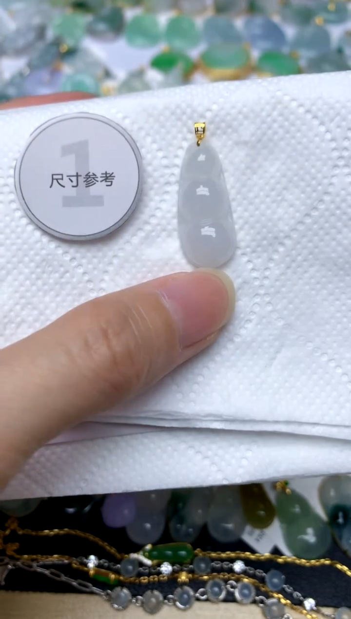 颈饰18K金镶嵌翡翠天然A货翡翠