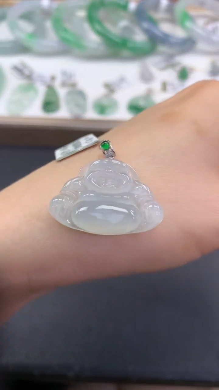 翡翠18K金镶嵌颈饰..........