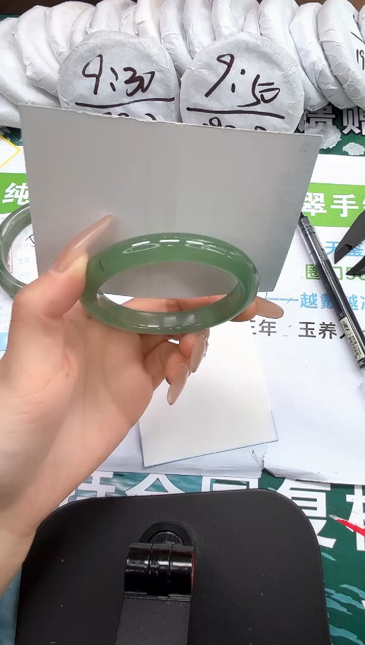 【闪购商品】石英质玉手镯未镶嵌k226-54