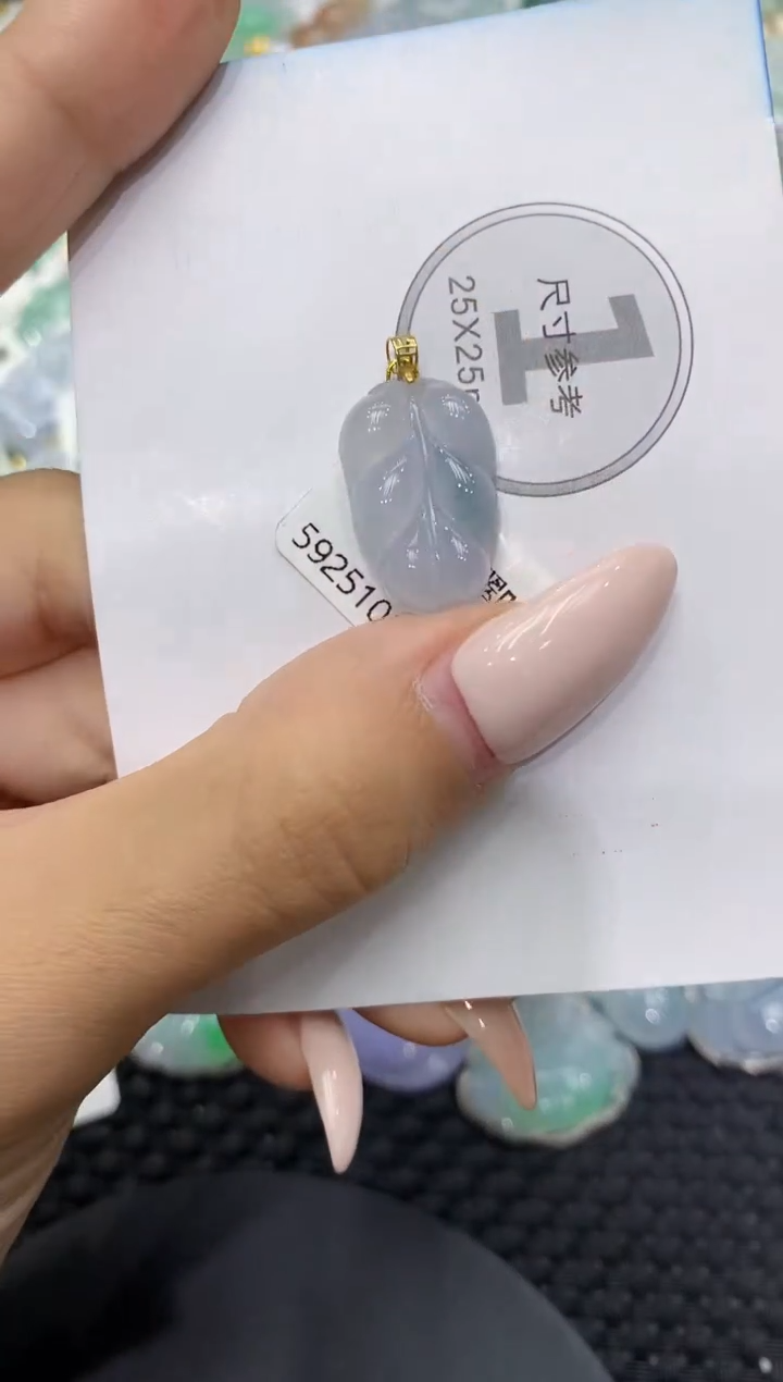 颈饰18K金镶嵌翡翠111111111111