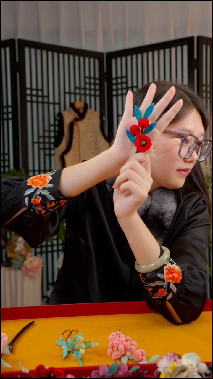 刺绣非遗绒花苏绣饰品