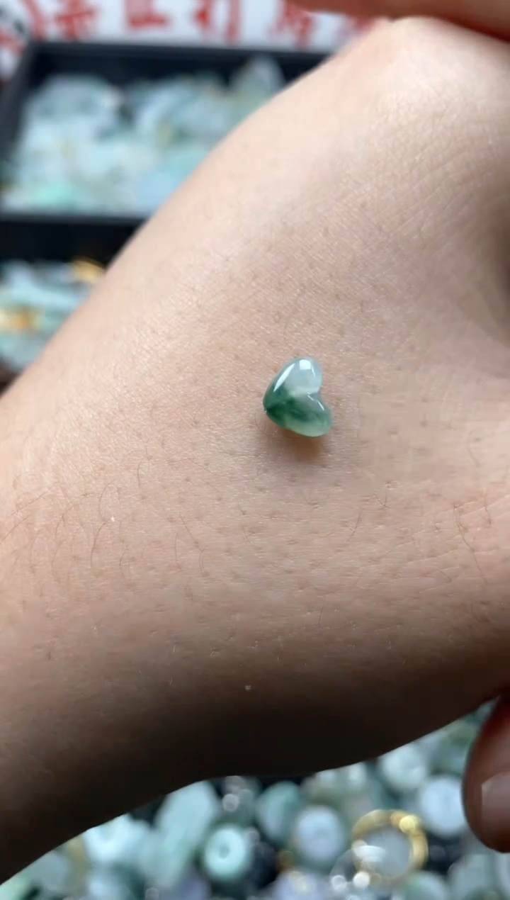 【闪购商品】翡翠颈饰未镶嵌嘎嘎嘎