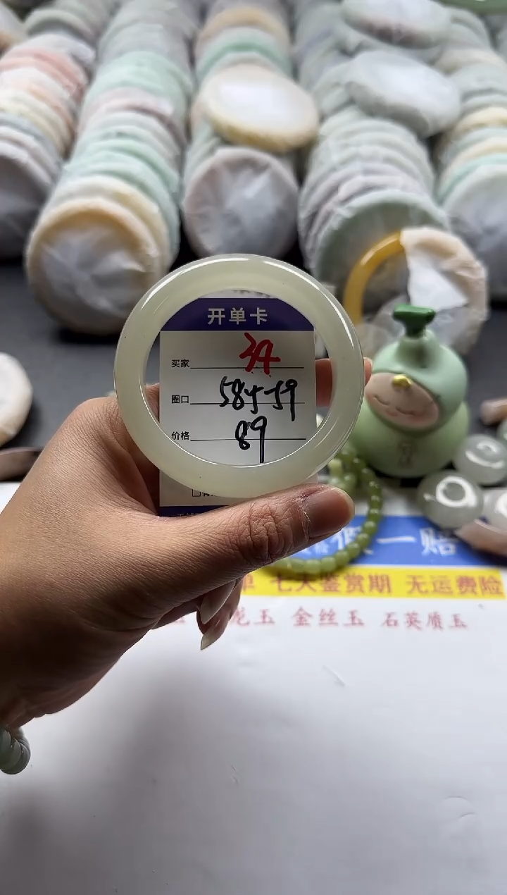 未镶嵌手镯石英质玉34