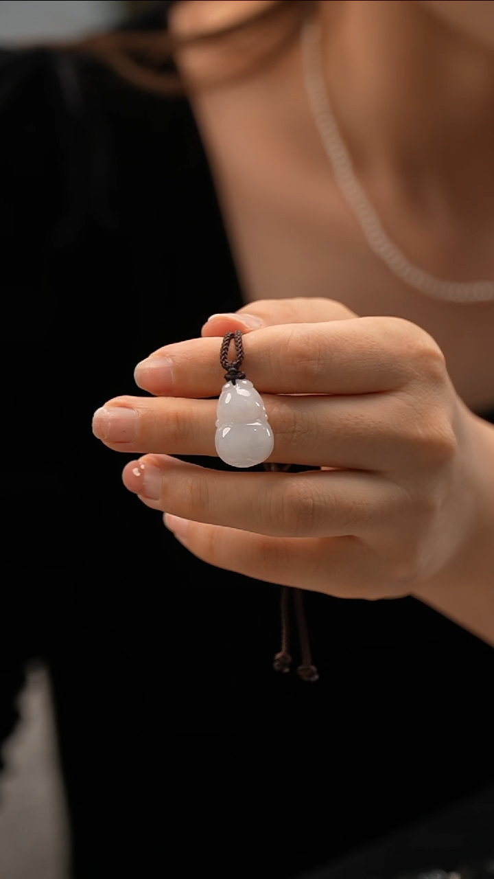 翡翠未镶嵌颈饰葫芦