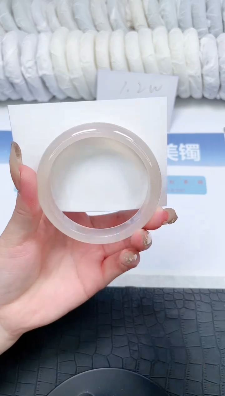 【闪购商品】石英质玉手镯未镶嵌M99-58.5