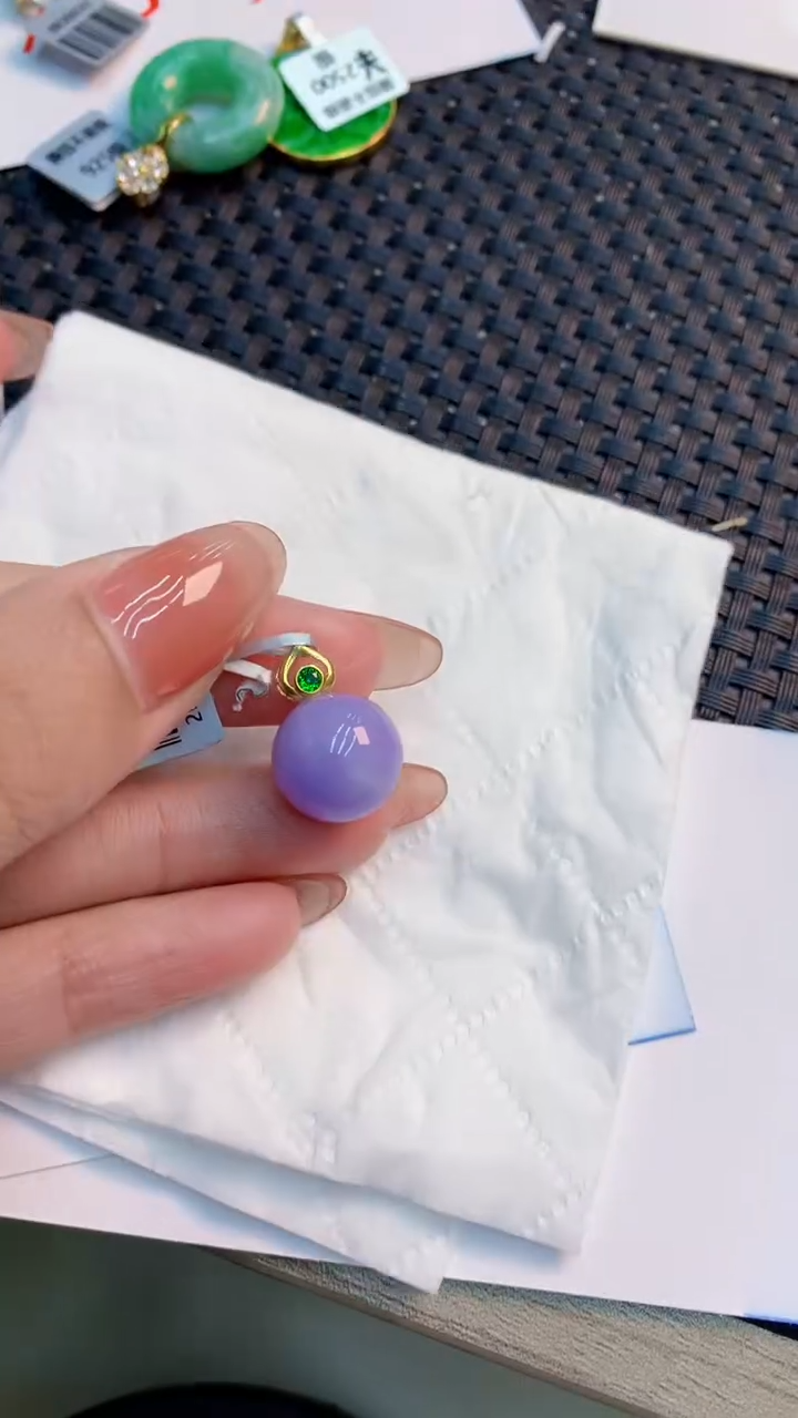 翡翠18K金镶嵌颈饰          1