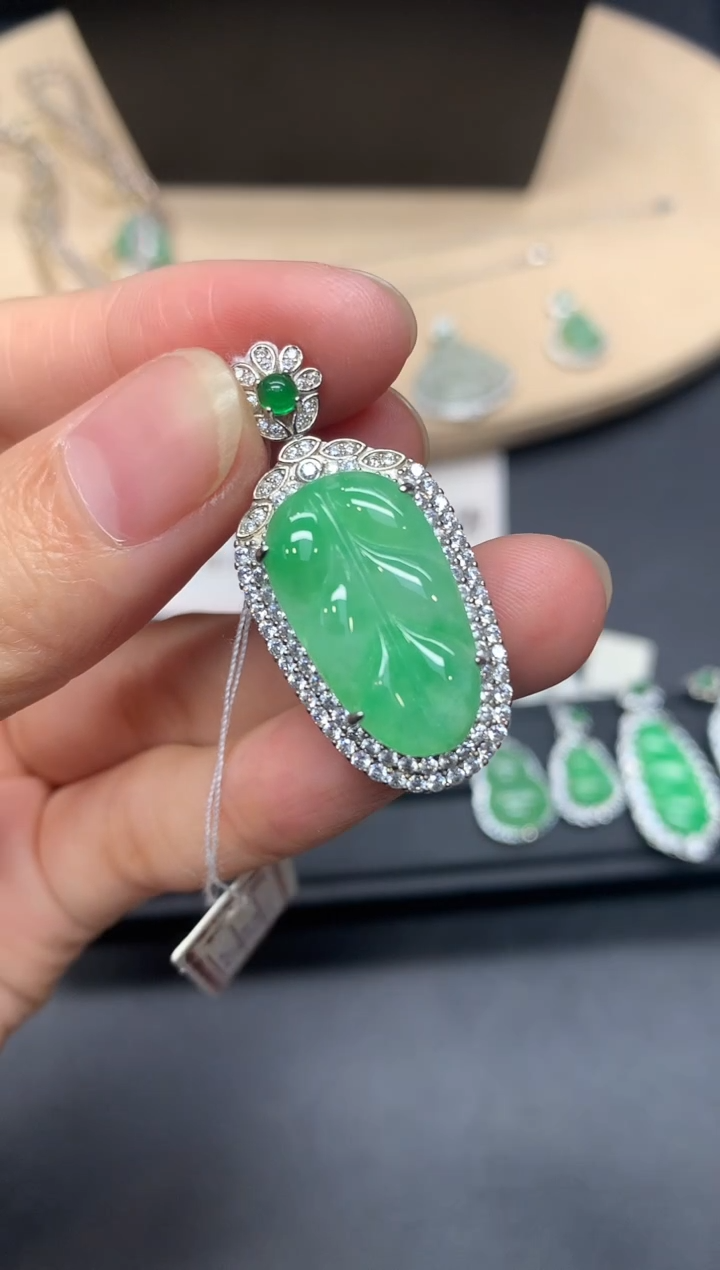 【闪购商品】翡翠吊坠(不含链)银S925镶嵌叶子【无服务费】