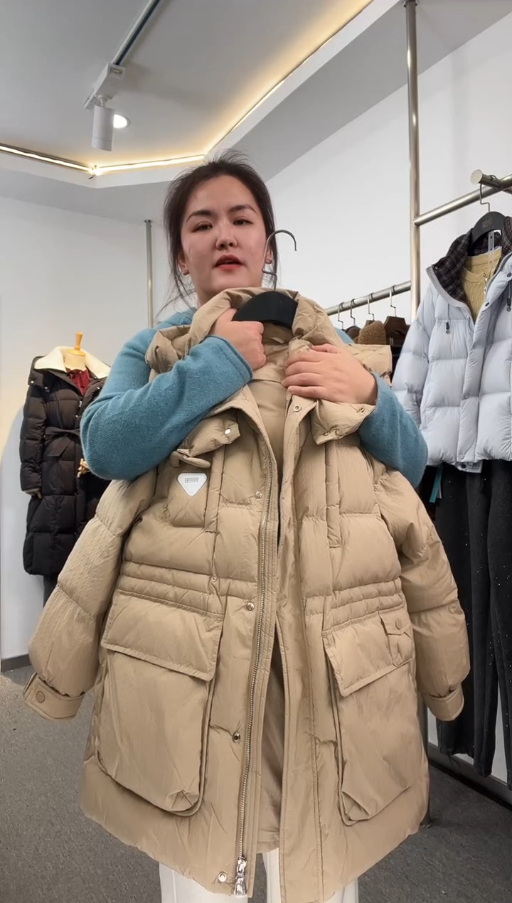 你**秀咖色S码羽绒