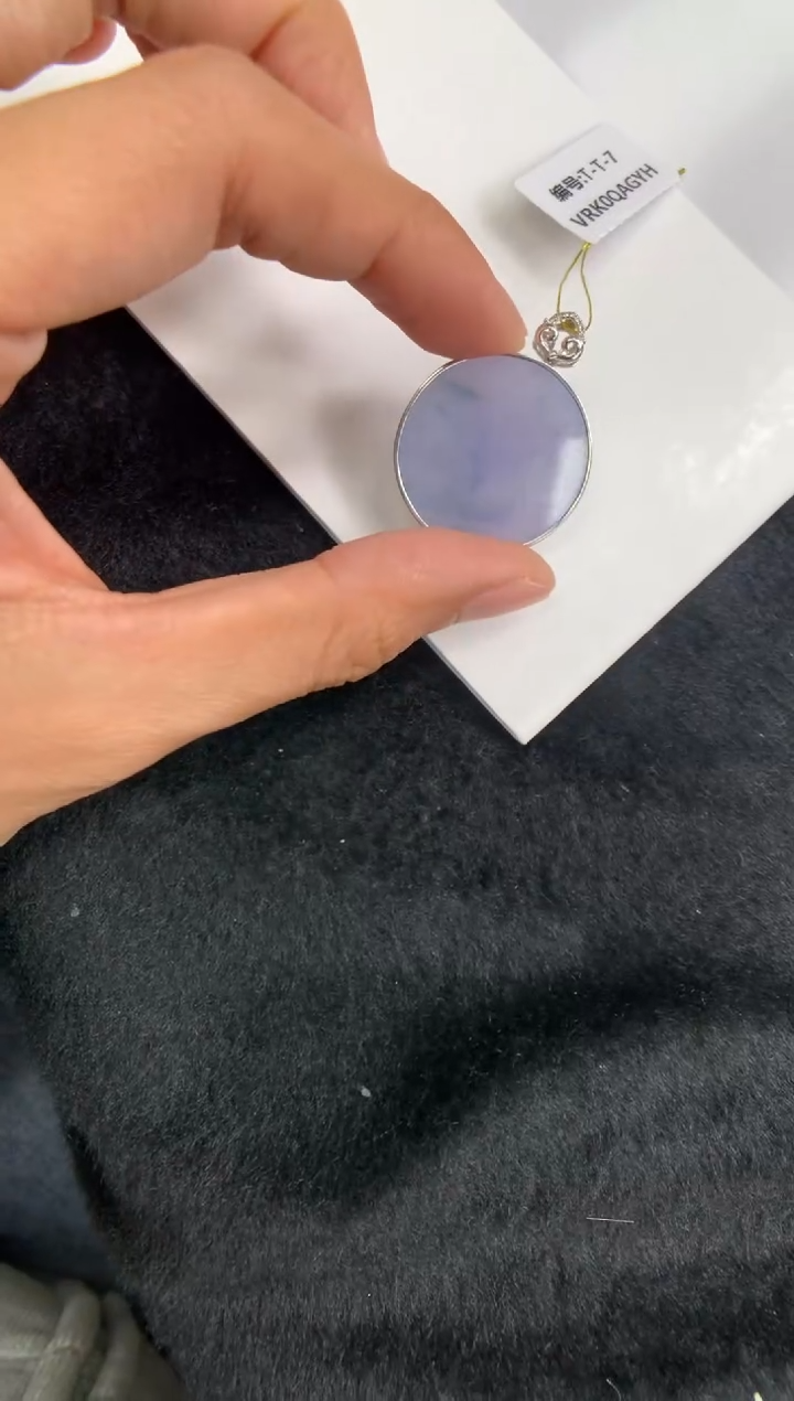 颈饰18K金镶嵌翡翠无事牌