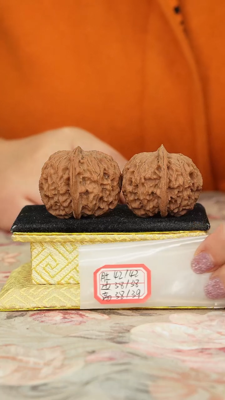 【闪购商品】文玩核桃把件非嫁接元宝