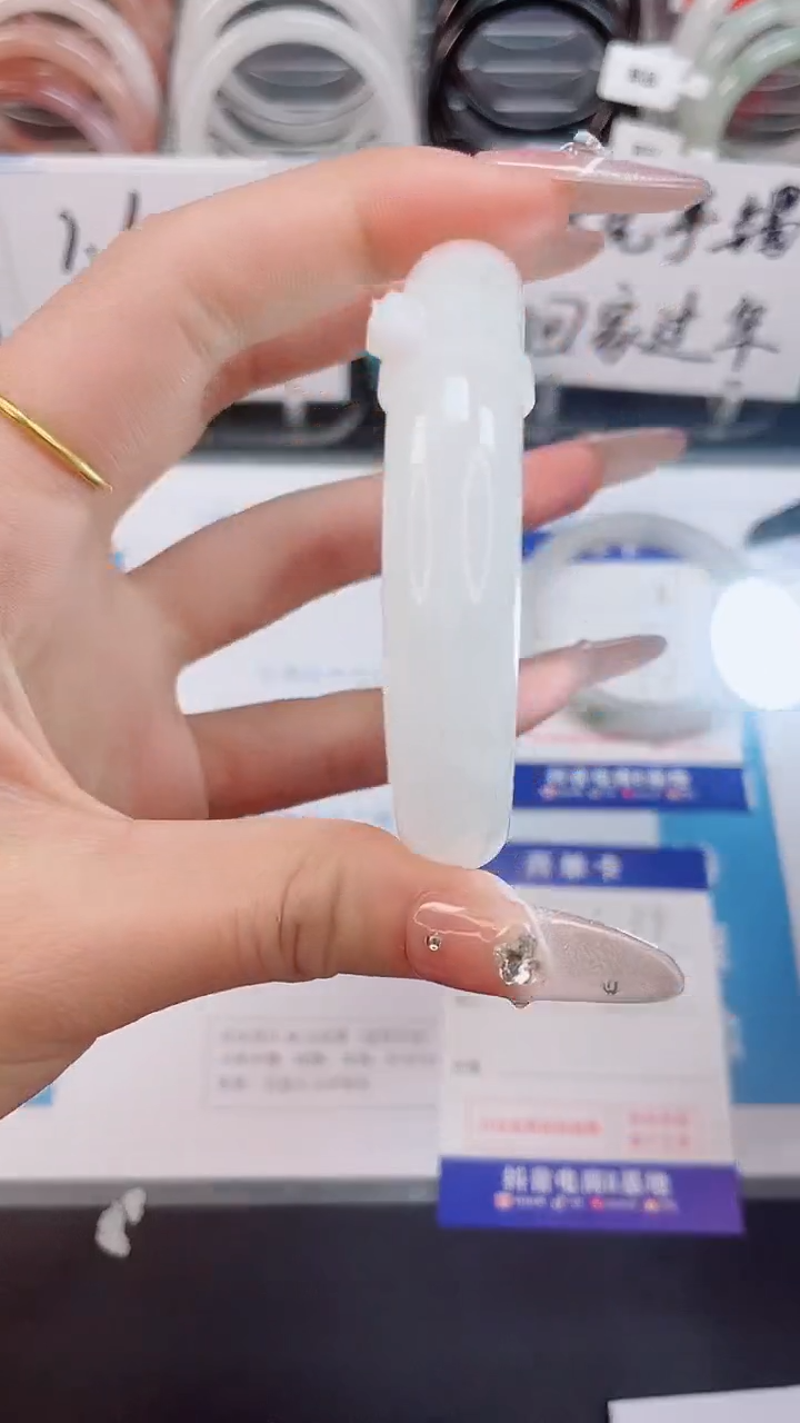 【闪购商品】石英质玉手镯未镶嵌188