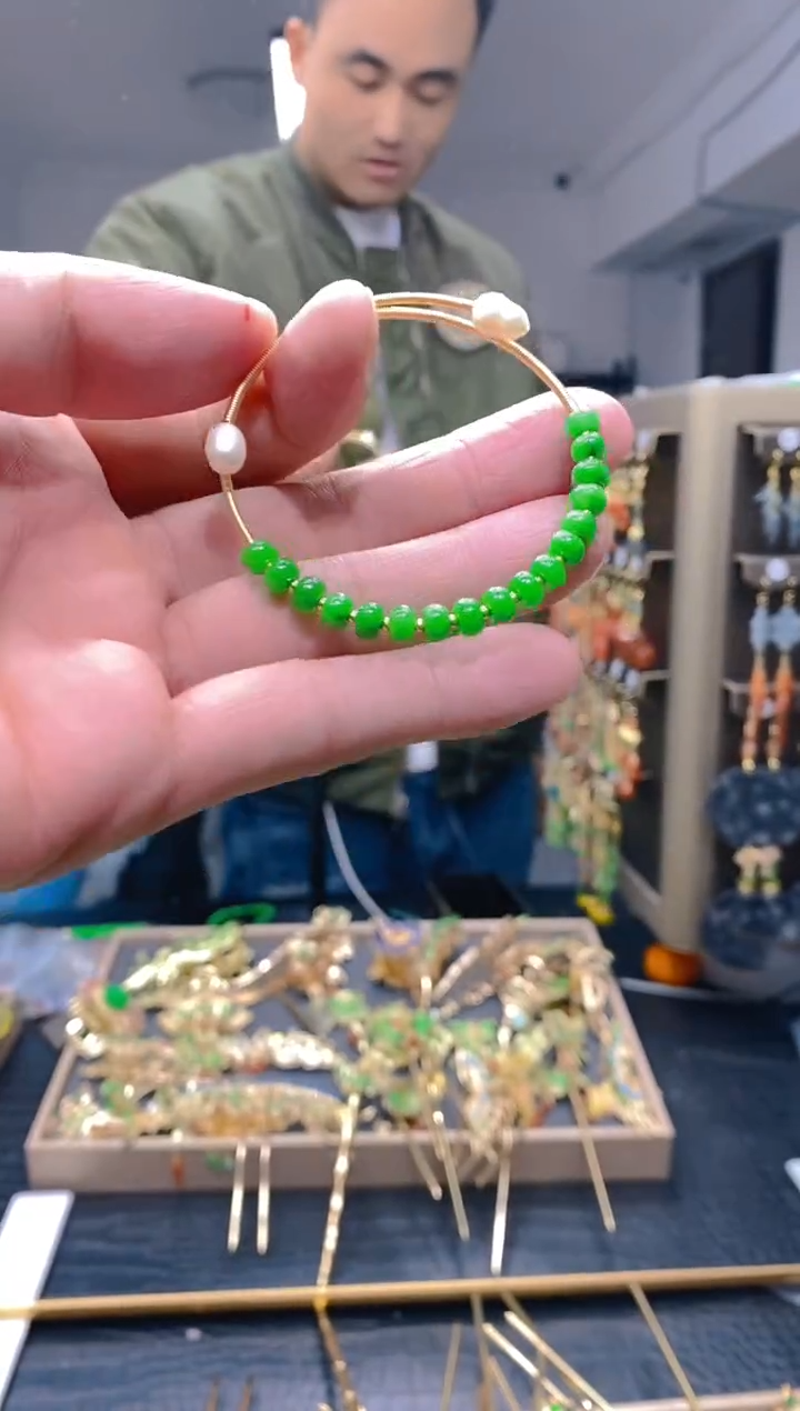 【闪购商品】翡翠耳饰合金185翡翠手镯