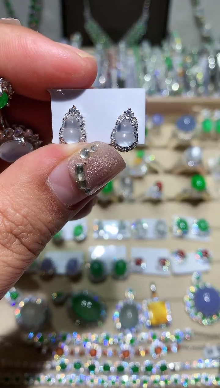 【闪购商品】翡翠耳饰未镶嵌葫芦耳钉