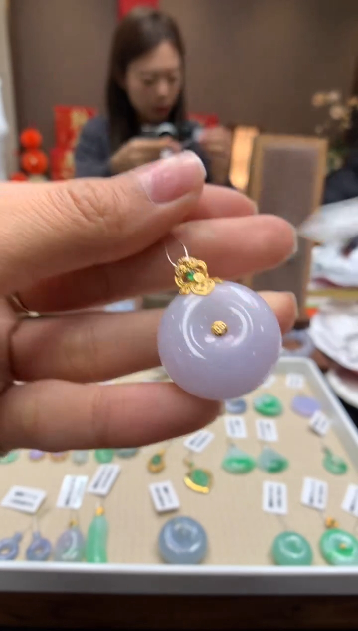 【闪购商品】翡翠颈饰18K金镶嵌面包扣