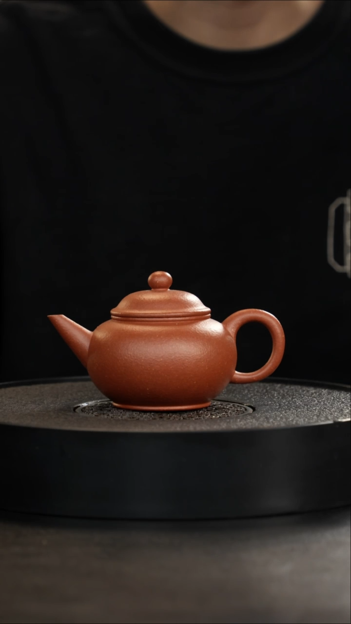 黄龙山宝山精挑手磨满砂纯红降坡红泥小容量水平水平壶手制紫砂壶